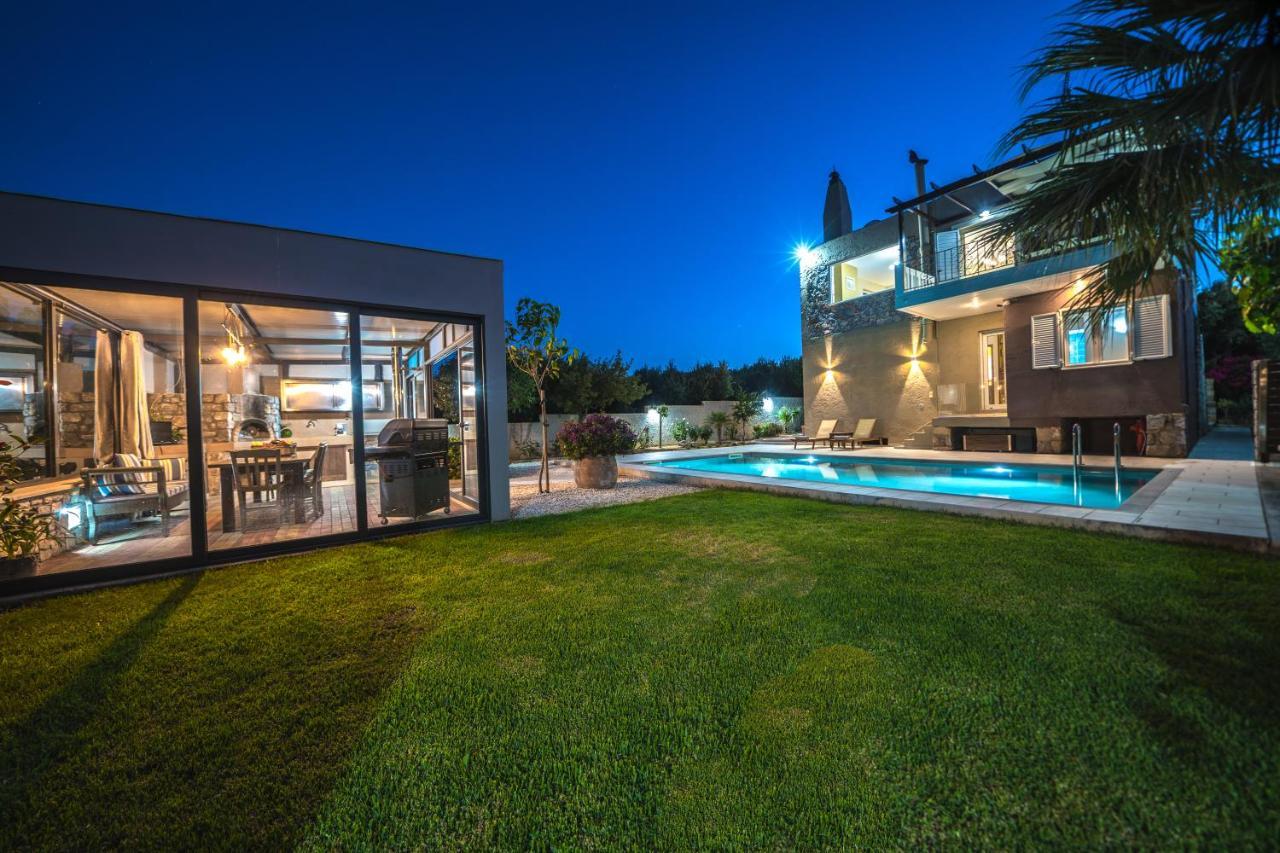 Petronila Luxury Villa With Heated Private Pool Kíssamos Eksteriør billede